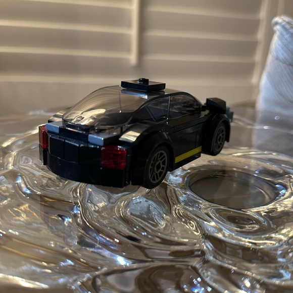 Lego 2021 Tesla Model 3 - Picture 3 of 4